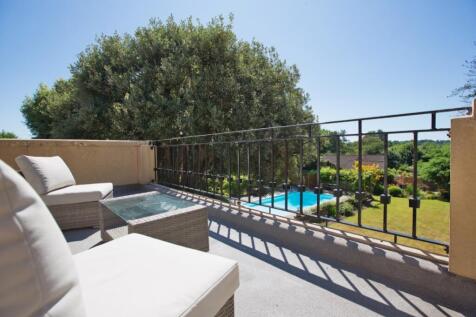 Balcony to pool