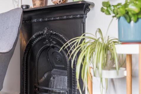 Bedroom 1 - Fireplace - Matt Bowyer Ewemove Whitch