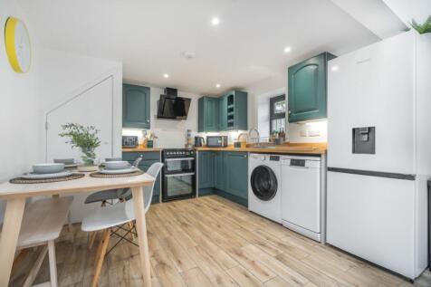 Annexe Kitchen - Matt Bowyer Ewemove Whitchurch an
