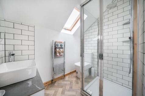 Annexe Shower Room - Matt Bowyer Ewemove Whitchurc