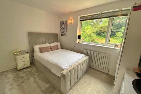 Double Main Bedroom