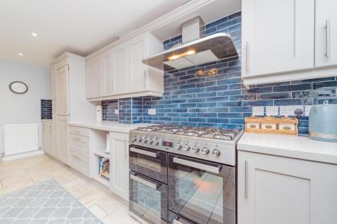 Kitchen - Matt Bowyer Ewemove Whitchurch and Nantw