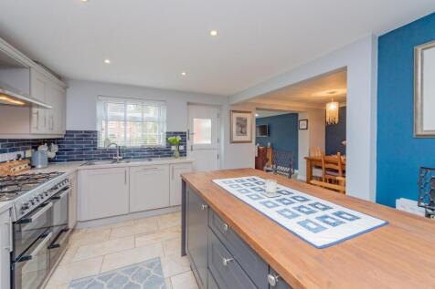 Kitchen - Matt Bowyer Ewemove Whitchurch and Nantw
