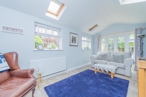 Snug - Matt Bowyer Ewemove Whitchurch and Nantwich