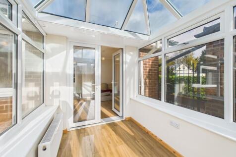 CAM02093G0-PR0061-STILL005