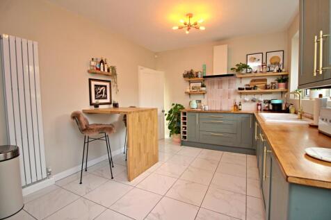 Fitted Bfast Kitchen