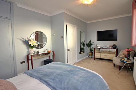 Main Dble Bedroom