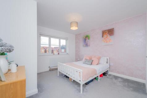 9 riddles pink bedroom