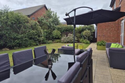 Garden EmilydimelowEwemoveWhitchurchandNantwich