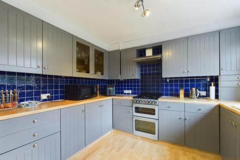 CAM02386G0-PR0112-STILL018