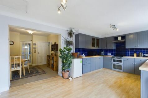 CAM02386G0-PR0112-STILL017