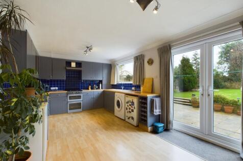 CAM02386G0-PR0112-STILL016