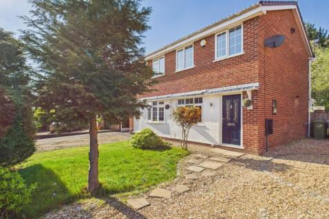 Front aspect - EweMove Cheadle Hulme and Wilmslow