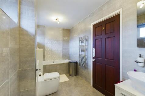 Main bedroom en-suite