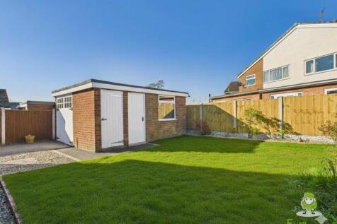 Back Garden EmilyDimelowEwemoveWhitchurchandNantwi