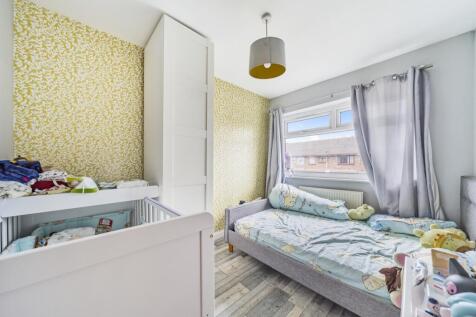 Bedroom 3 Ewemove sale estate agents Samantha Corb