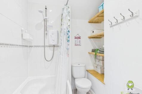 Family Bathroom. Emily Dimelow Ewemove Whitchurch 