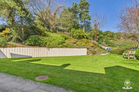 Communal Garden- Emily Dimelow Ewemove Whitchurch 