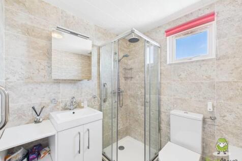 Family Bathroom - Park Home Emily Dimelow Ewemove 