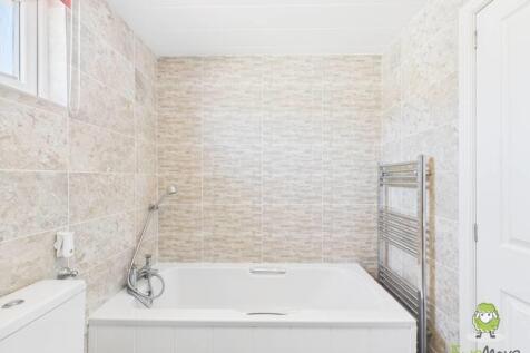 Family Bathroom. - Park Home Emily Dimelow Ewemove