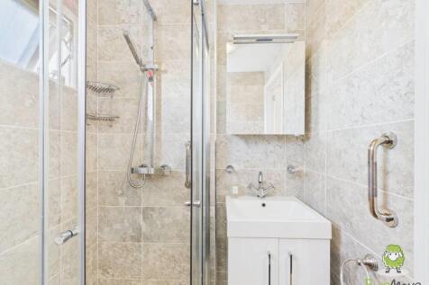 Master en-suite - Park Home Emily Dimelow Ewemove 