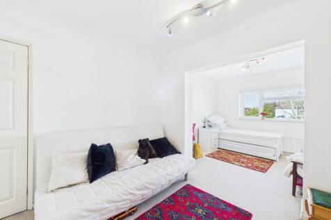 CAM02386G0-PR0124-STILL008