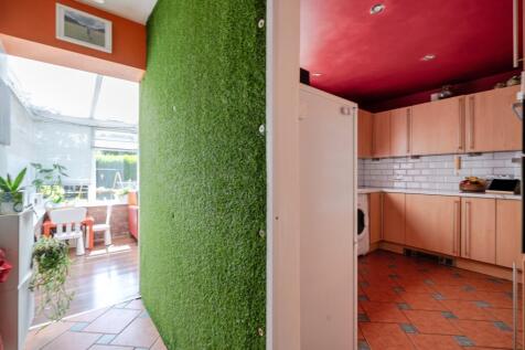 EweMove Sale Kitchen 3