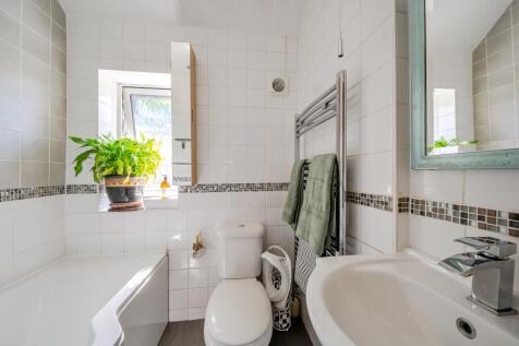 EweMove Sale Bathroom