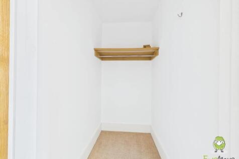 Walk in Wardrobe Emily Dimelow Ewemove Whitchurch 