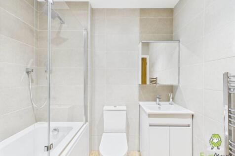 Ensuite Emily Dimelow Ewemove Whitchurch and Nantw