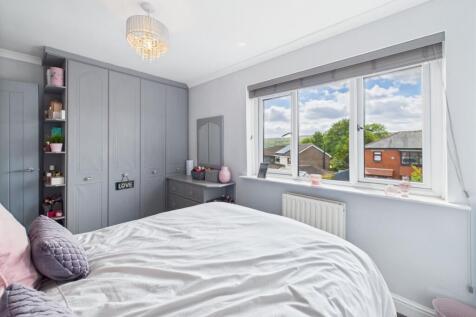 Main Bedroom with Wardrobes