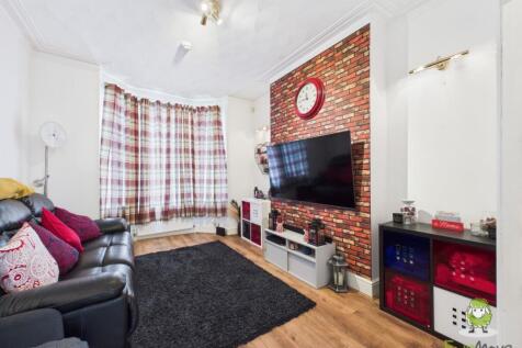 Living room -  Ewemove Whitchurch and Nantwich Cha