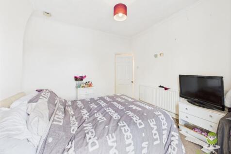 Bedroom 1 - Charlotte Thomasson Ewemove Whitchurch