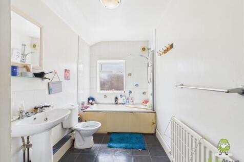 Bathroom - Charlotte Thomasson Ewemove Whitchurch 