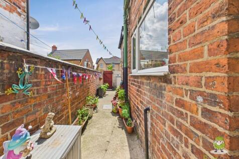 Rear Yard - Charlotte Thomasson Ewemove Whitchurch