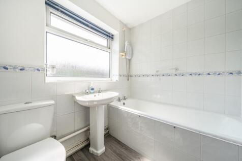 Bathroom - 26 Whalley Close - EweMove Sale