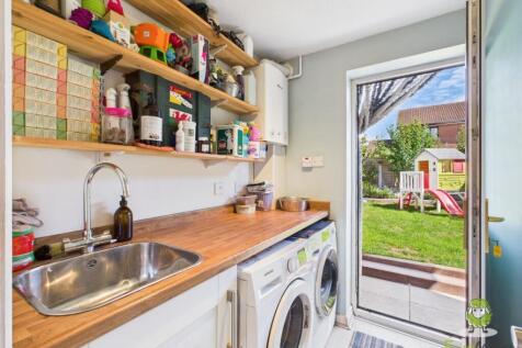 Utility to garden - Charlotte Thomasson Ewemove Wh