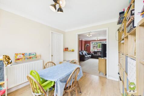 Dining room to living room - Charlotte Thomasson E