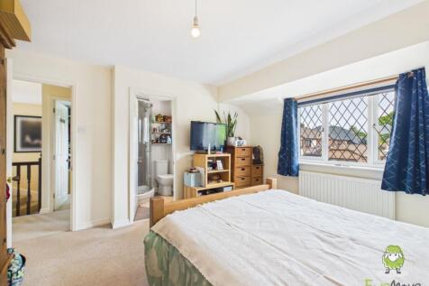 Bedroom 1 - Charlotte Thomasson Ewemove Whitchurch