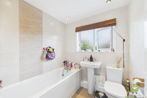 Family bathroom - Charlotte Thomasson Ewemove Whit