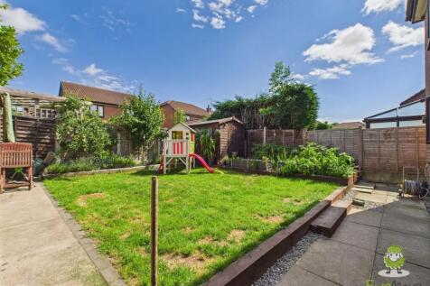 Rear garden - Charlotte Thomasson Ewemove Whitchur