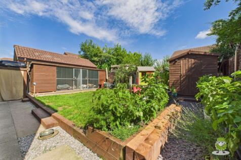 Rear garden and shed - Charlotte Thomasson Ewemove