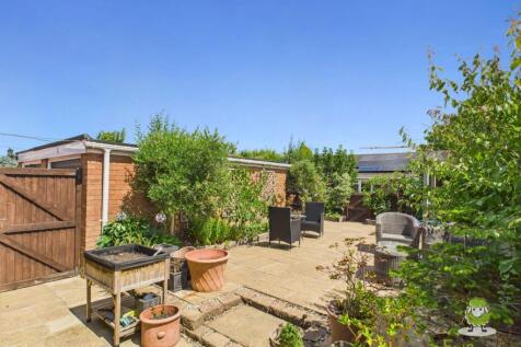 Garden  - Charlotte Thomasson Ewemove Whitchuch an