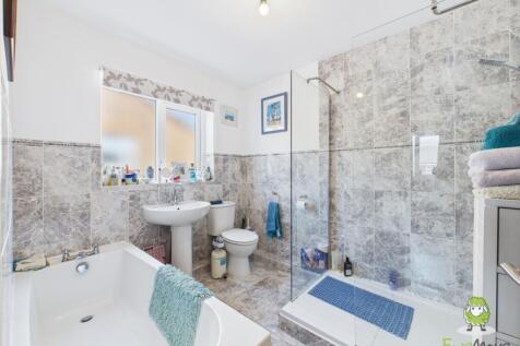 Bathroom  - Charlotte Thomasson Ewemove Whitchuch 