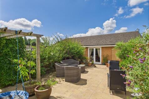 Garden  - Charlotte Thomasson Ewemove Whitchuch an