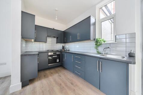 Kitchen - EweMove Estate Agents