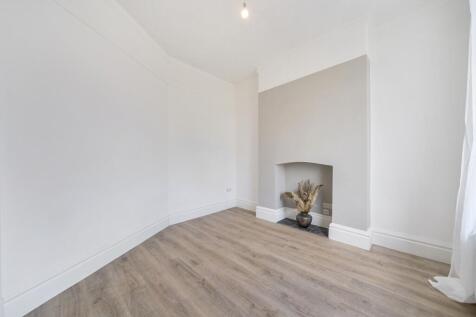 Living Room - EweMove Estate Agents