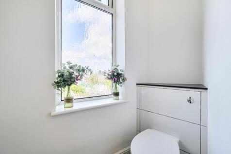 First Floor WC - EweMove Estate Agents