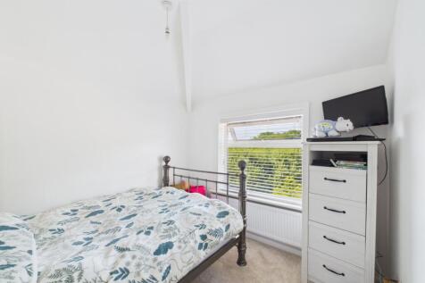 CAM02093G0-PR0048-STILL030