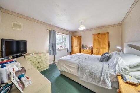 Bedroom 1 - 104 OLD MEADOW LANE - EweMove Sale
